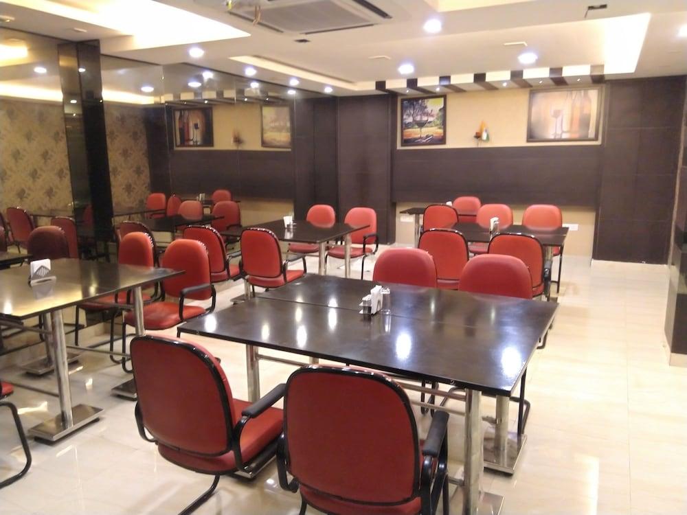 Arihant Inn-Near Blk Hospital Nova Deli Exterior foto